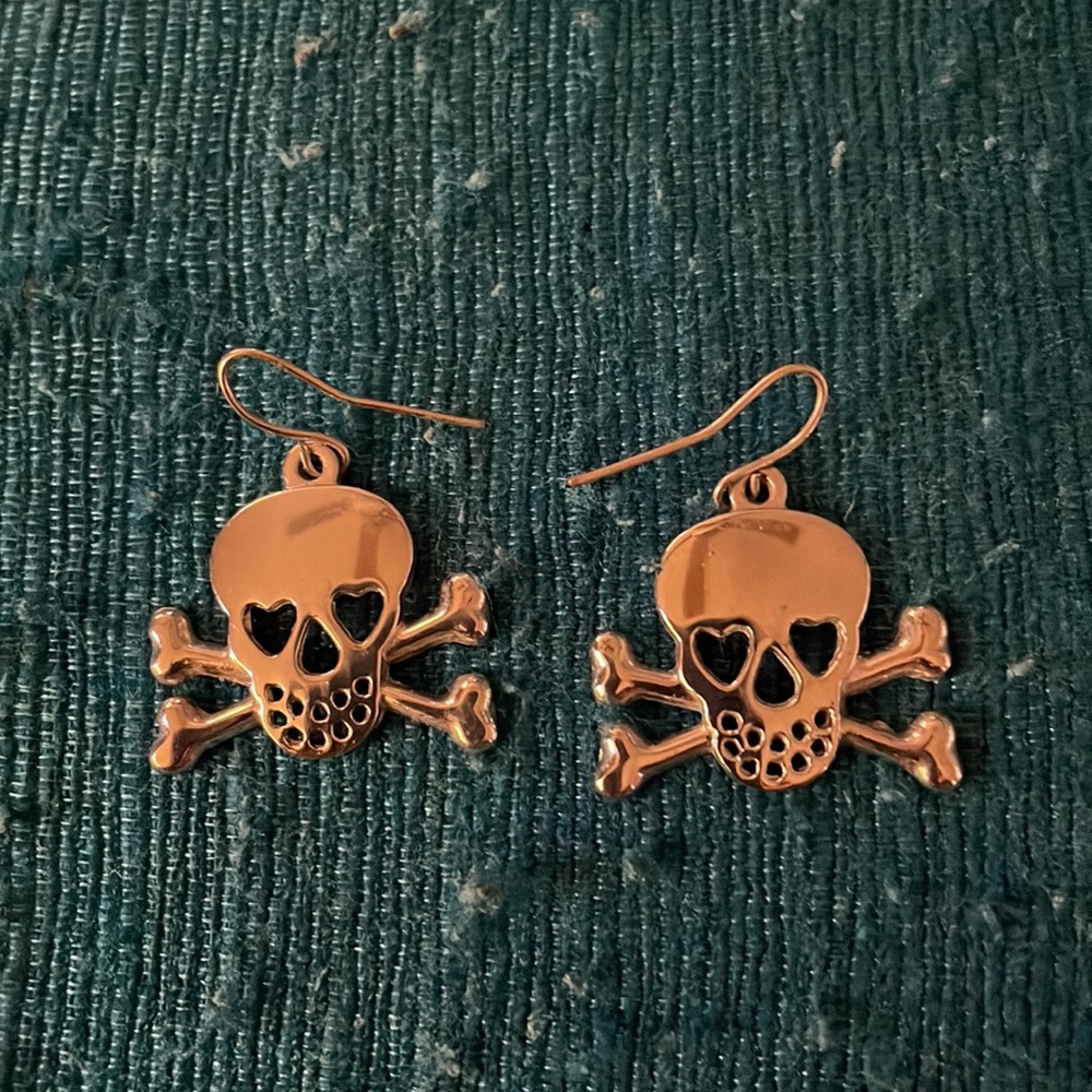 Skull and crossbones dangle earrings